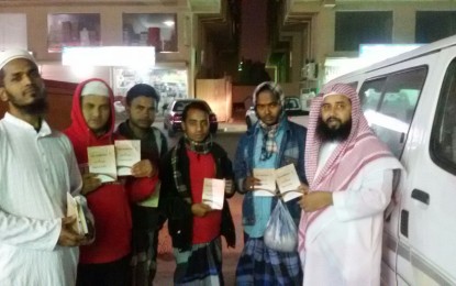 توزيع ٤٠٠٠ كتيب دعوي بالخبر