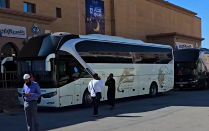 قوافل الراكة الرمضانية تنقل مئات المعتمرين إلى رحاب البيت العتيق